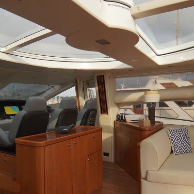 Phoenix Yacht 14