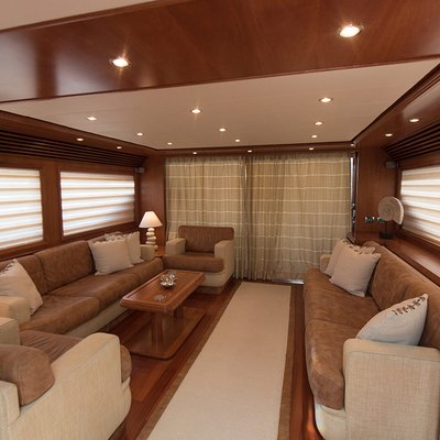 Salty Yacht 6