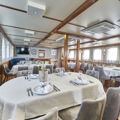 Amorena Yacht 12