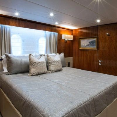 Renaissance Yacht 12