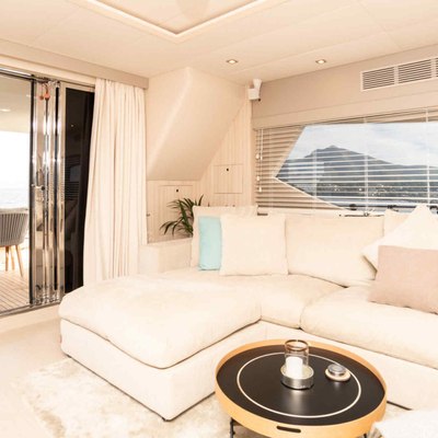 Ammonite Yacht 15