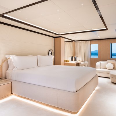 Nocturne Yacht 15