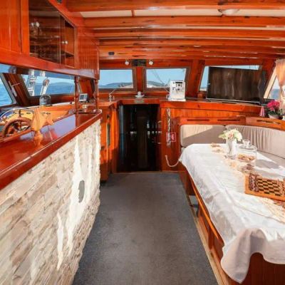 Sv.Donat Yacht 14