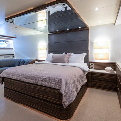 Liva Yacht 9