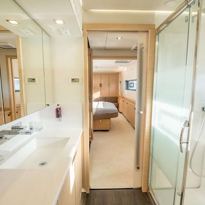 D2 Yacht 14