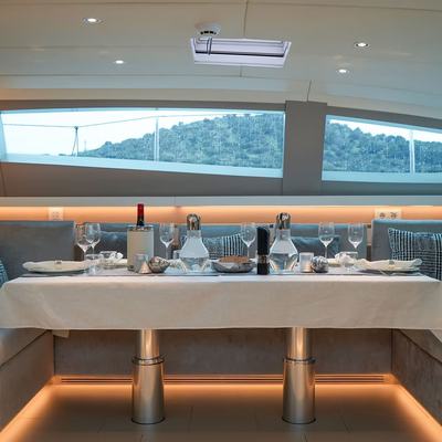 J Seven Yacht 15
