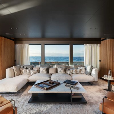 Invictus Yacht 11