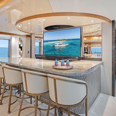XOXO Yacht 13