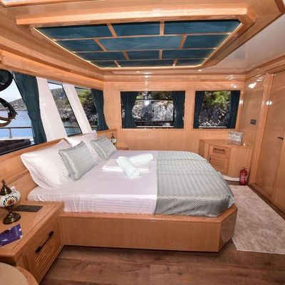 Compass Yacht 13
