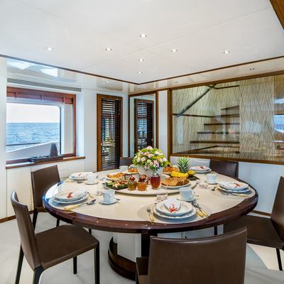 Delabongo Yacht 13