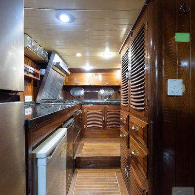 Entre Cielos Yacht 13