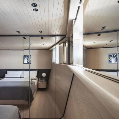 Obsidian Yacht 13