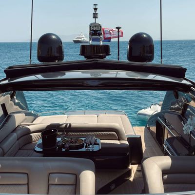 007 Yacht 11