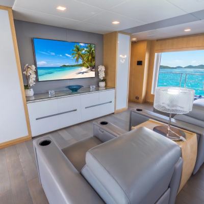 'H Yacht 13