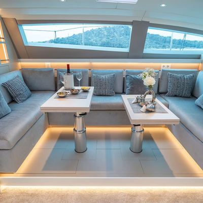 J Seven Yacht 13