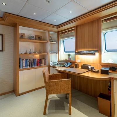 Delabongo Yacht 15