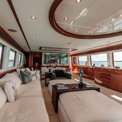 Beachfront Yacht 14