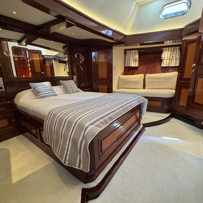 Parea Yacht 13