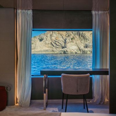 Alvium Yacht 13