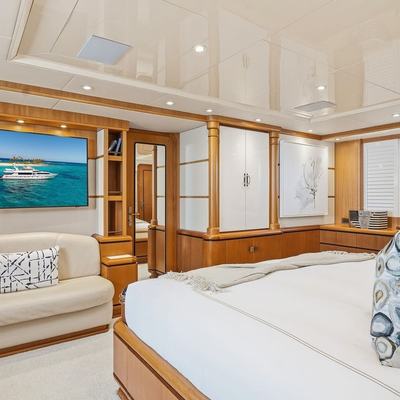 XOXO Yacht 15