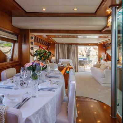 Salty Yacht 15