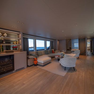 AM Yacht 11