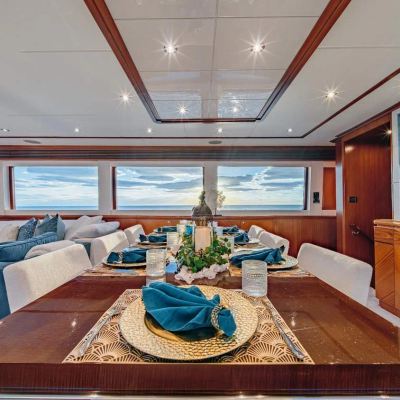 Beachfront Yacht 11