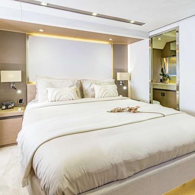 Blue M Yacht 14