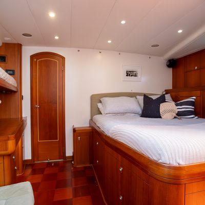 Crazy Horse Yacht 15