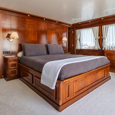 Tananai Yacht 14
