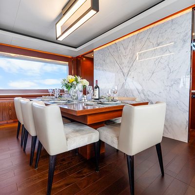 Happy Hour Yacht 13