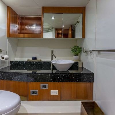 Aquaholic Yacht 15