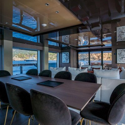 Alvium Yacht 13