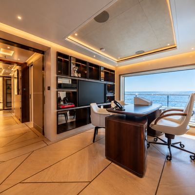 Symmetry Yacht 15