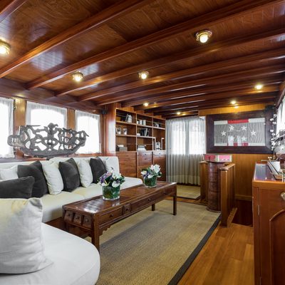 Over the Rainbow of London Yacht 14