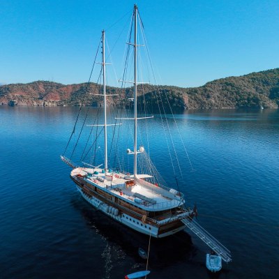 Queen Atlantis Yacht 15