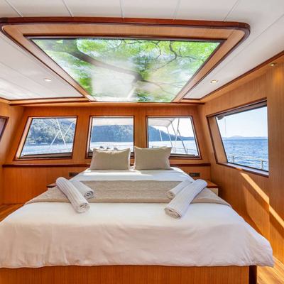 Lila Yacht 12