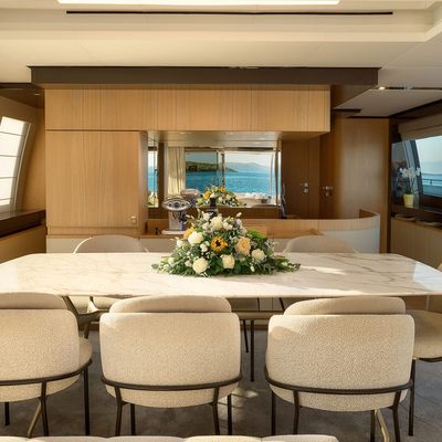 Damari Yacht 13