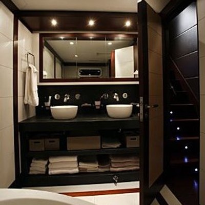 Allures Yacht 9