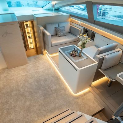 J Seven Yacht 11