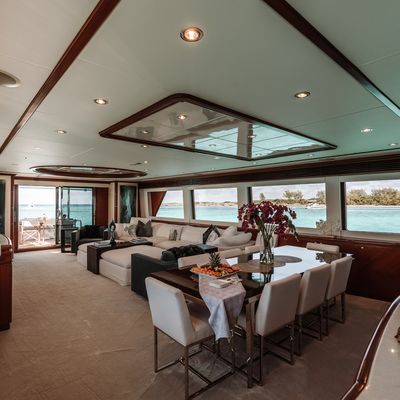 Beachfront Yacht 11