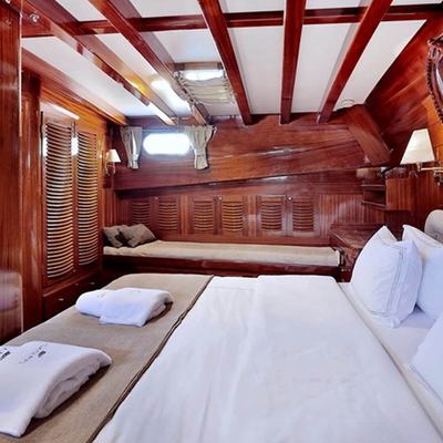 Torini Yacht 15
