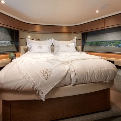 MeSoFa Yacht 15