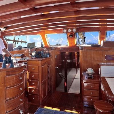 Torini Yacht 13