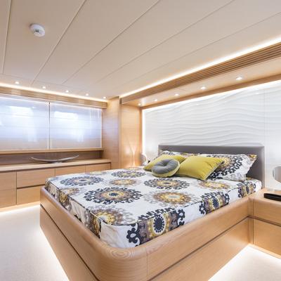 Bivac Yacht 13