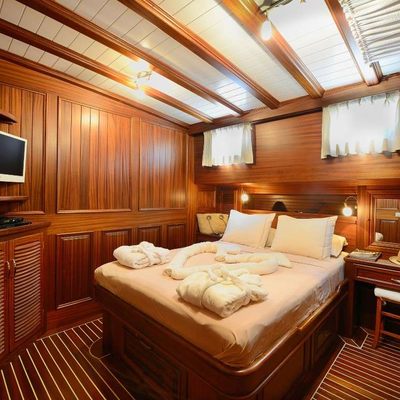 Zephyria II Yacht 15