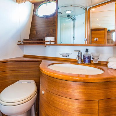 Parodia II Yacht 13