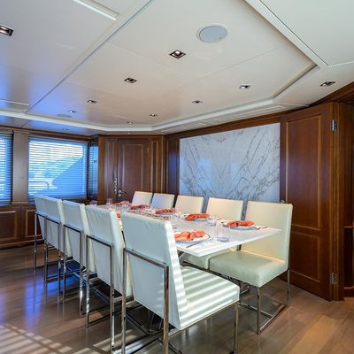 M2 Yacht 13
