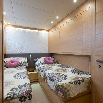 Bivac Yacht 15