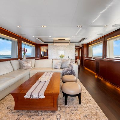Happy Hour Yacht 11